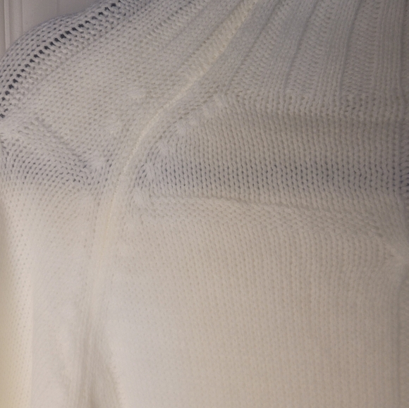 Very Light White Turtleneck Sweater with Vintage Sweater Clips Included! - Picture 4 of 4